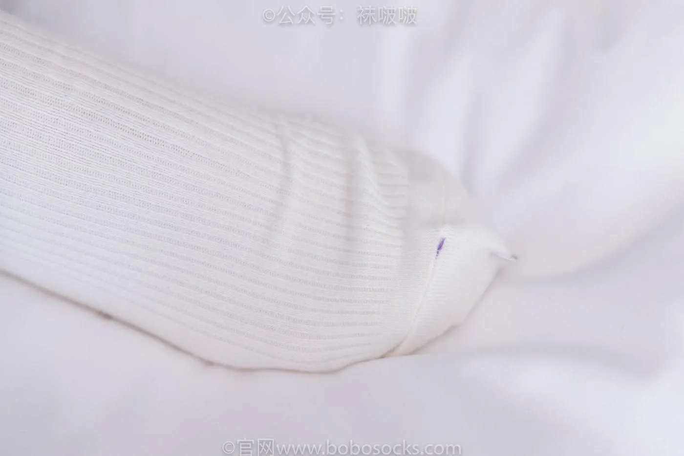 [BoBoSocks袜啵啵]NO.042 砂糖-校服、板鞋、白棉袜、油亮白丝 [139P]插图1
